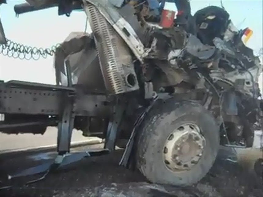 Choque entre bus interprovincial y tráiler deja un muerto y 14 heridos