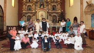 Bautizaron a 18 niños del albergue Santa María Josefa de Ferreñafe