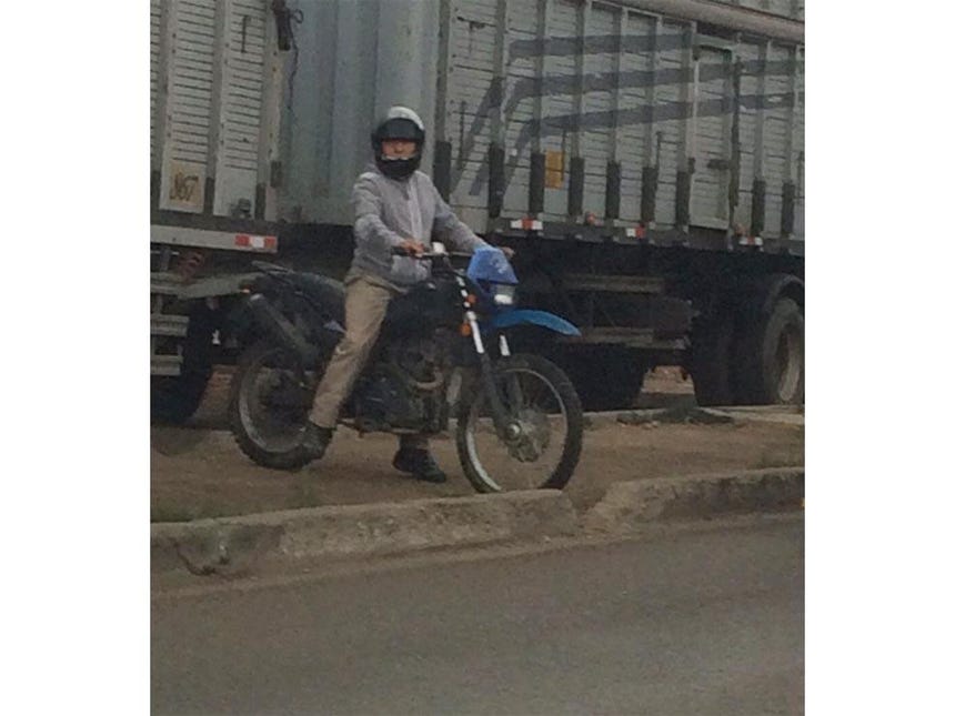 #ROTAFONO: Motociclista invade berma central de autopista en Arequipa
