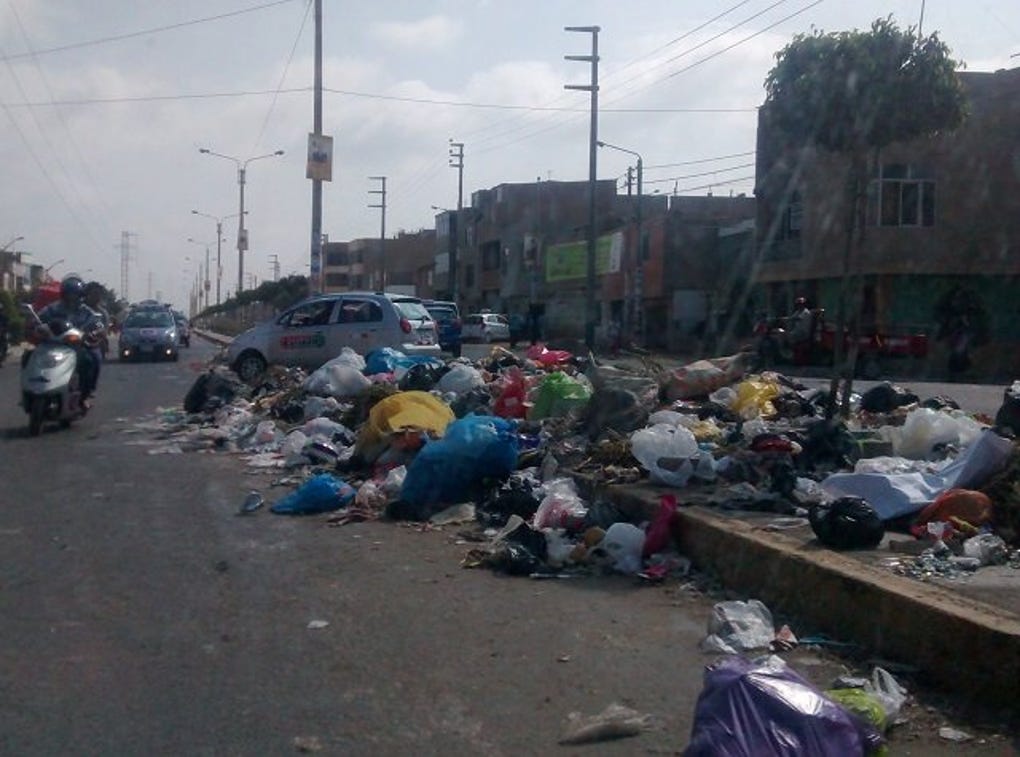 Regidor oficialista justifica cúmulos de basura en Chiclayo