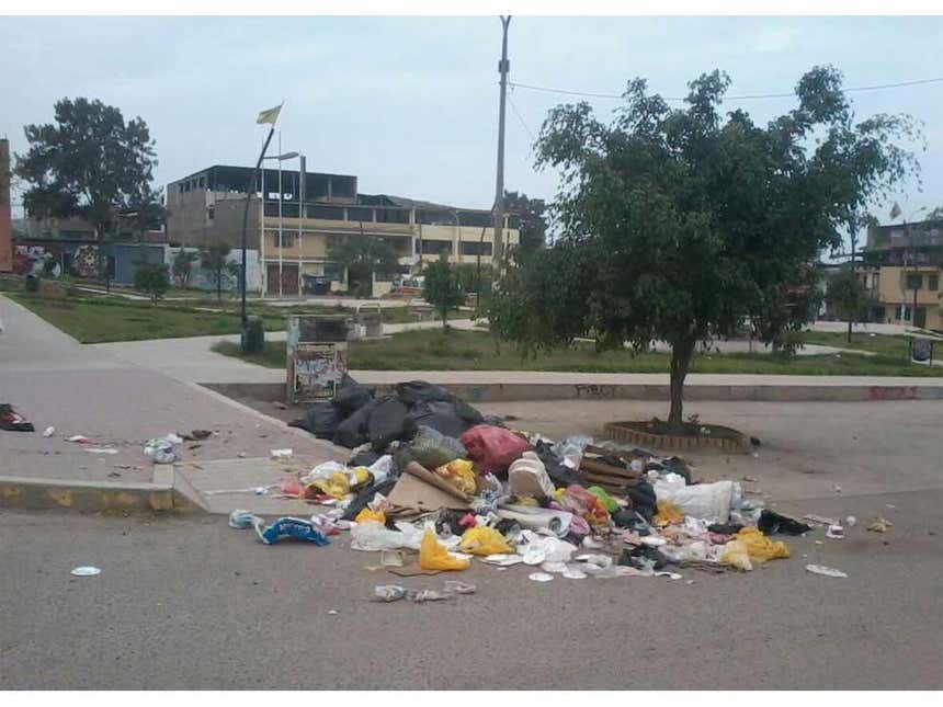 Vecinos se quejan por acumulación de basura en parque de VMT