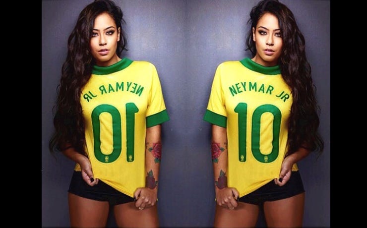 Instagram Rafaella Santos