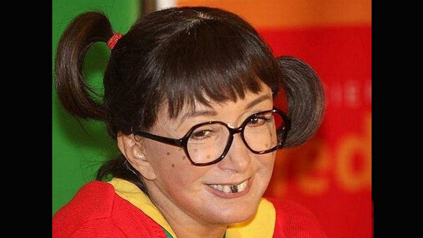 La madre de María Antonieta de las Nieves (Chilindrina) se encargó de confeccionar los vestidos de su personaje. Cada vestido tenía ciertos detalles que lograban grandes efectos ante las cámaras, como esconder el pecho, un embarazo o hasta la hacía aparentar más pequeña.