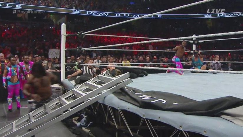La entrada de R-Truth: el momento más gracioso llegó cuando el moreno entró al ring y pensó que estaba en una pelea Money in the Bank, sacando una escalera y trepándola hasta darse cuenta de su error, para luego ser eliminado rápidamente por Kane.