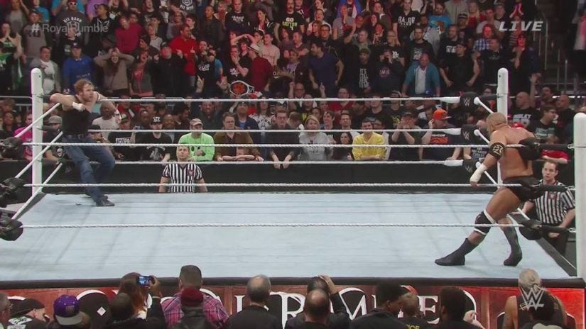 Dean Ambrose quedándose hasta el final: ser uno de los últimos dos luchadores en el ring en el Royal Rumble siempre es un gran honor, ya que simboliza tu nivel de importancia en la empres. El Lunático incluso quedó en el ring luego de que su amigo Roman Reigns fuera eliminado y estuvo cerquísima de eliminar a Triple H y coronarse como campeón.