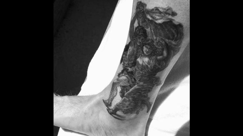 El nuevo tatuaje del exfutbolista demando cinco horas.