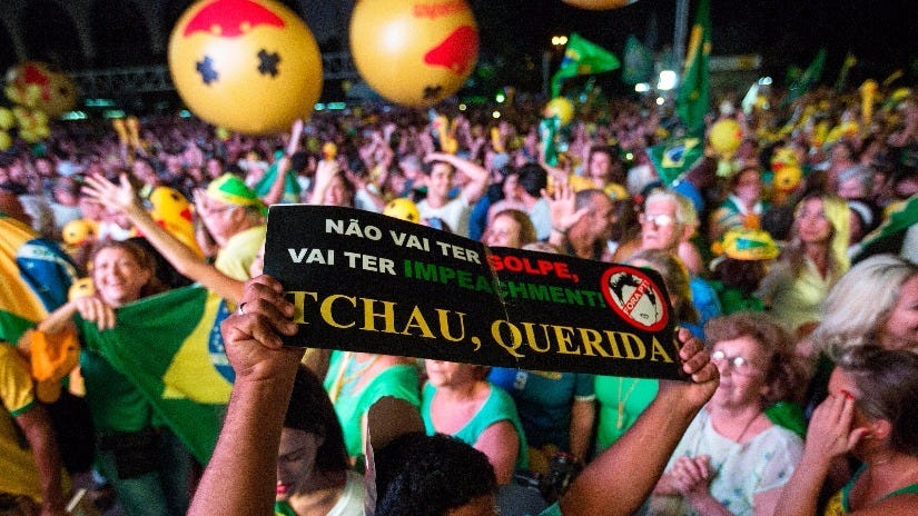 Este domingo, miles de brasileños salieron a las calles a festejar la decisión de la Cámara de Diputados. Otros, también salieron a dar una manifestación de apoyo a la mandatario. 