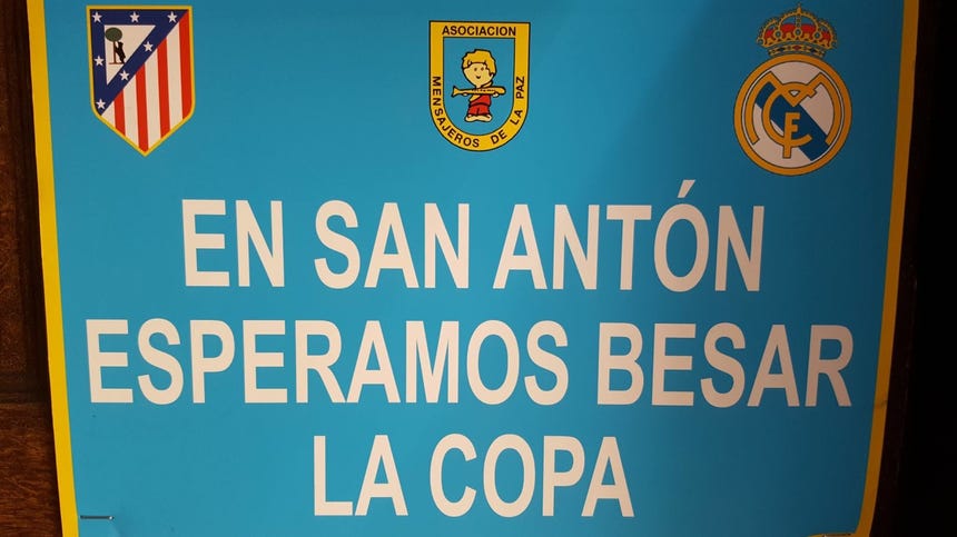 El anuncio del partido en la iglesia de San Antón.