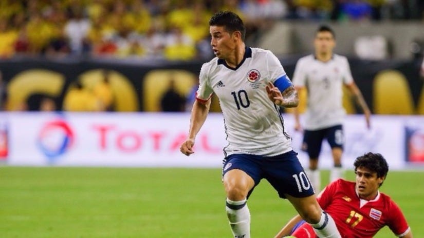 El primer gol de James Rodríguez fue en su debut con la Selección de Colombina. Fue ante Perú por las Eliminatorias a Brasil 2014.