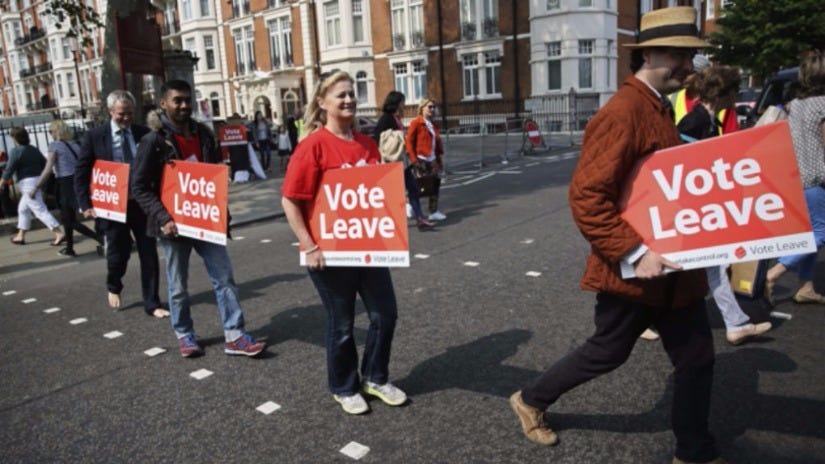 Partidarios del 'Brexit' hacen campaña por la salida del Reino Unido de Europa en Londres. 