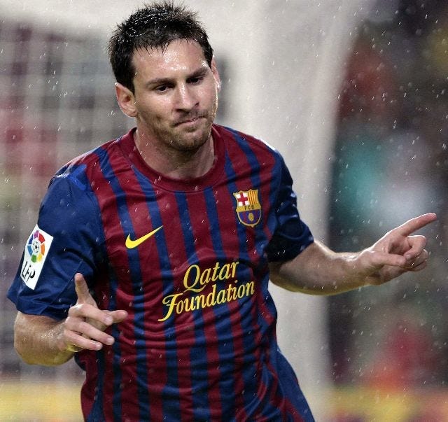 2012: Lionel Messi tuvo el cabello muy corto esa temporada y una pequeña barba.