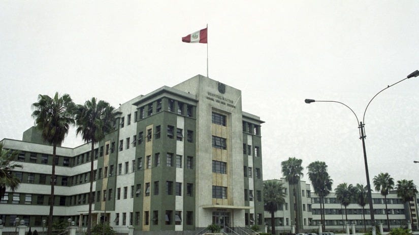 Donan modernos microscopios a Hospital Militar