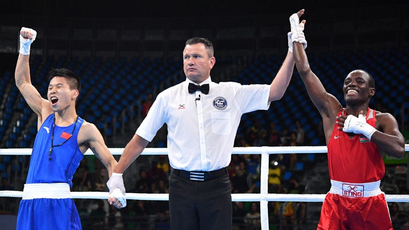 El boxeo olímpico se disputa con púgiles amateurs.