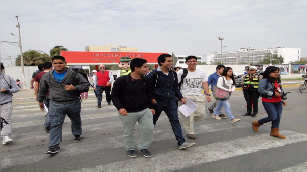 Estudiantes participaron en campaña de seguridad víal