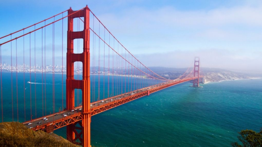 San Francisco es unas de las ciudades más importantes de Los Angeles. Es famosa por el monumental Golden Gate Bridge y según un censo del 2015, tiene 864,816 habitantes.