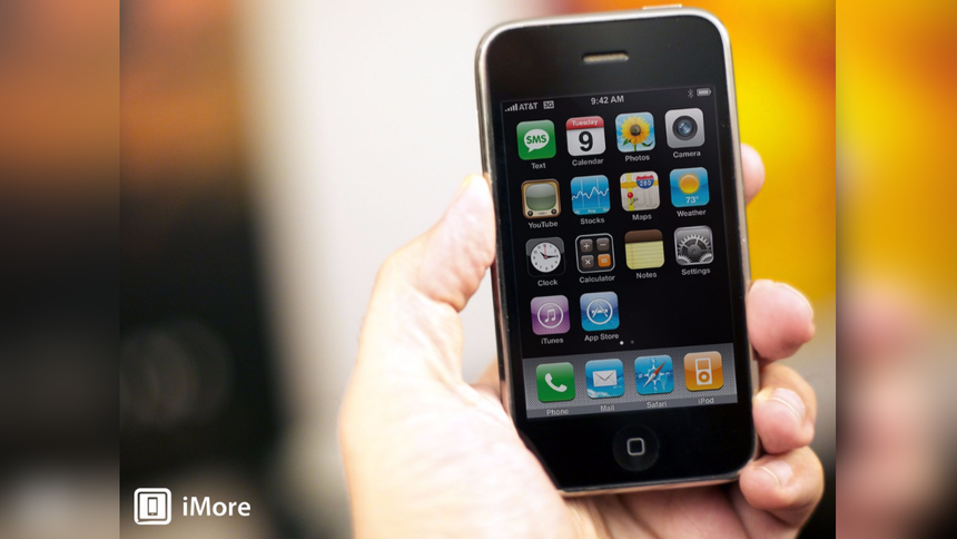 2008. El equipo continúa con una pantalla de 3.5 pulgadas. Tomó el nombre de 3G porque se podía conectar a internet a través de esta red. Introdujo la AppStore y comenzó la industria de los apps.