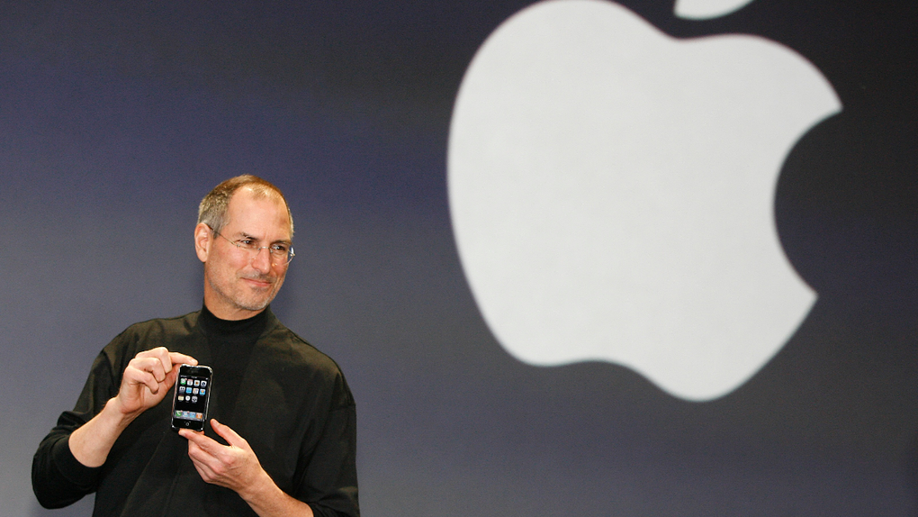 El primer equipo móvil de Apple fue presentado por Steve Jobs un 9 de enero del 2007.