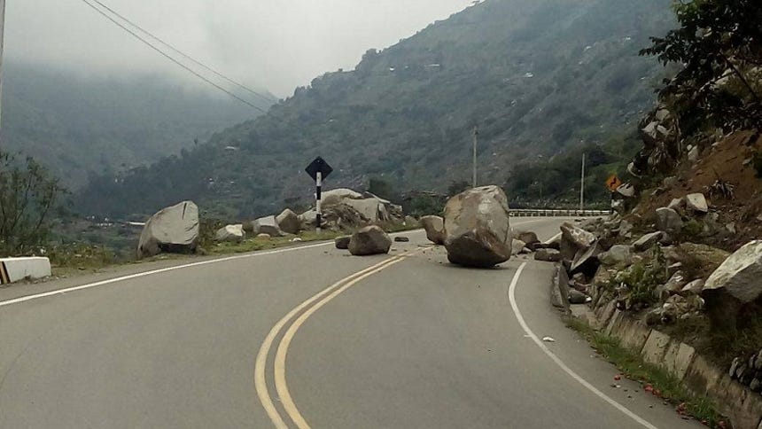 Otuzco: piedras y tierra obstaculizan acceso a la sierra liberteña