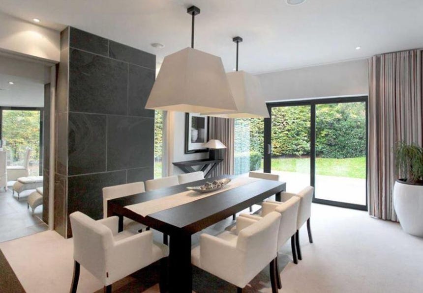 Paul Pogba compró una mansión en Inglaterra después de vivir casi seis meses en un hotel de lujo.