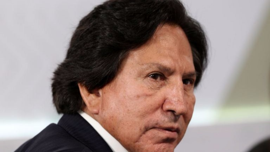 El expresidente Alejandro Toledo es requerido por la Justicia peruana. La Interpol ya activó la alerta roja para su captura internacional.