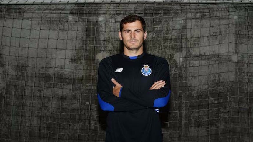 La IFFHS eligió a Casillas durante el 2008 al 2012  mejor arquero del mundo.