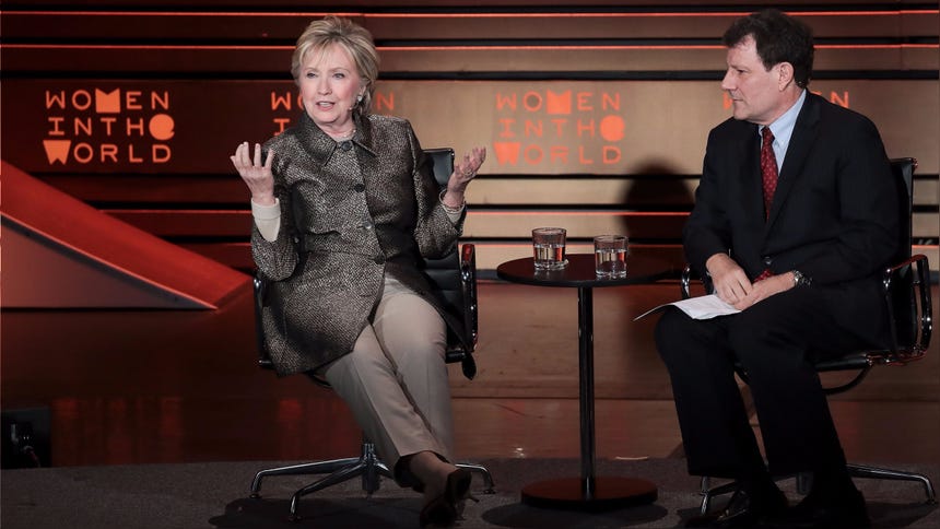 Entre 2009 y 2013, Clinton fue secretaria de Estado de Barack Obama. Su función, equivalente a la de canciller o ministro de Relaciones Exteriores, la hizo responsable de las políticas internacionales del gobierno.