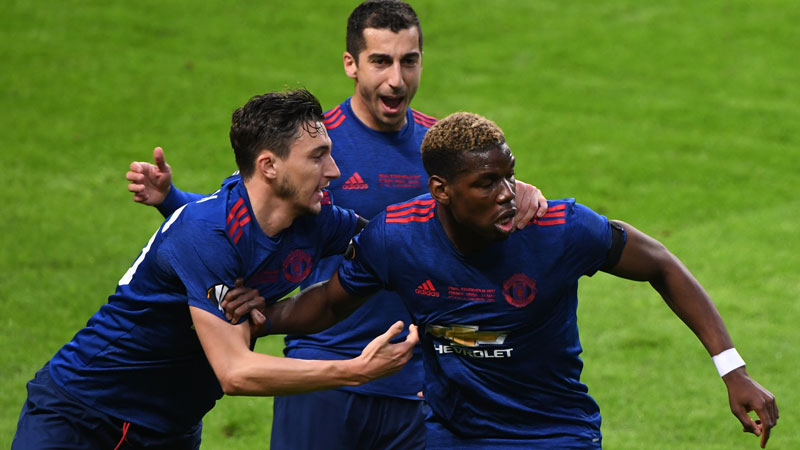 Paul Pogba anotó para Manchester United tras un desvío en Davinson Sánchez