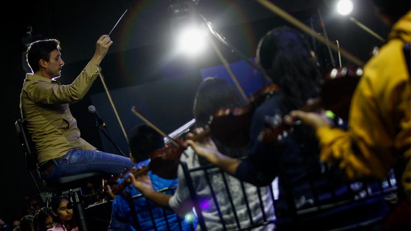 La Orquesta y Coro de Sinfonía por el Perú.