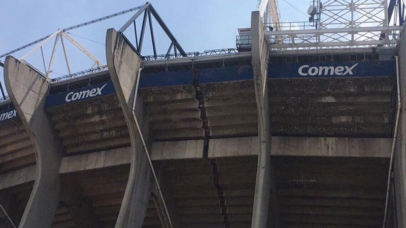El Estadio Azteca se daño con el terremoto.