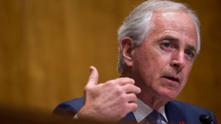 Senador Bob Corker advierte de que Trump puede llevar a EE.UU. a la Tercera Guerra Mundial