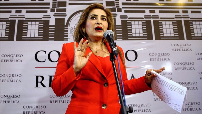   “Lo que el gran psicólogo y maestro dijo es que la mujer a veces, sin razón o sin querer queriendo, da la oportunidad al varón para que se comentan ese tipo de actos”, citó García en sesión parlamentaria. Ella preside la Comisión de la Mujer.