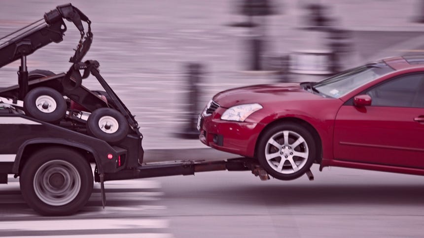 Reportaje | Municipalidades llevan autos al depósito de manera ilegal