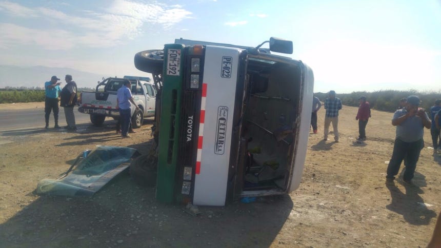 Un muerto y 27 heridos dejó accidente en la carretera Panamericana Sur