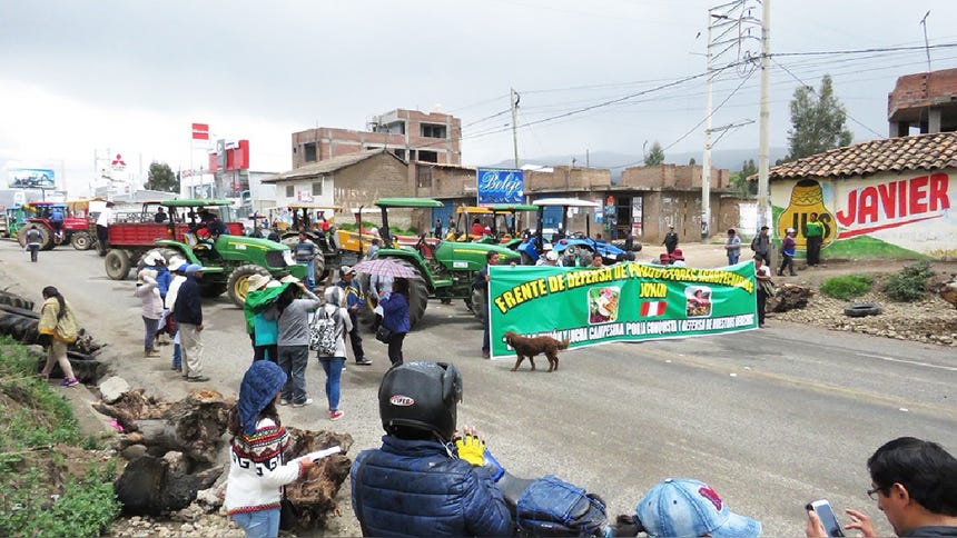 Huancayo: protestantes continúan bloqueo de carreteras en paro agrario