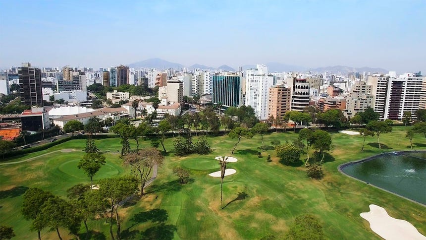 1. San Isidro es el distrito que se ubica en el primer lugar, donde la media del precio por metro cuadrado de los departamentos es de US$ 2,294 en el cuarto trimestre del 2017.