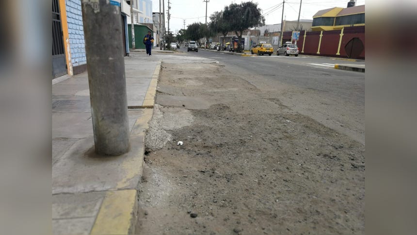 Denuncian mal estado de pistas y veredas en Daniel Hoyle