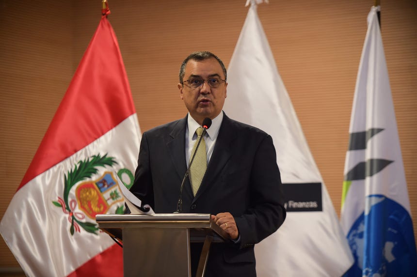 Segundo lugar. Carlos Oliva, ministro de Economía y Finanzas. 