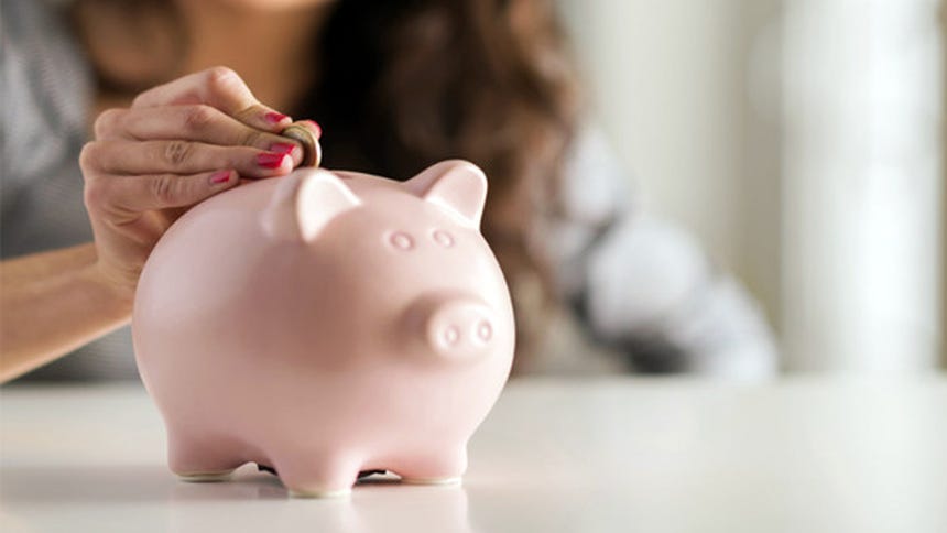 6. Ahorra. La regla de oro es que tengas tres meses de gastos fijos (vivienda, alimentos, educación, servicios) ahorrados en el banco, caja o en la entidad financiera que te ofrezca más intereses. Fíjate como objetivo olvidarte del 10% de tus ingresos durante, al menos, los primeros seis meses del 2019 y guárdalos. Ten un 'colchón' de seguridad (pero no debajo del colchón) te dará tranquilidad y te permitirá concentrarte en avanzar. 