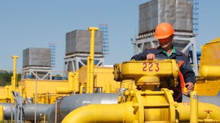 Bolivia y eléctricas peruanas firman acuerdo para vender su gas natural en el país