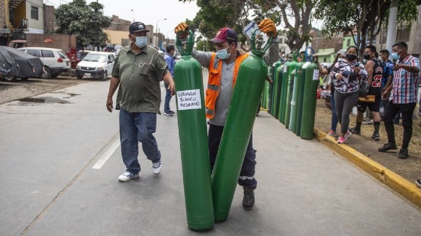 Coronavirus en Perú | Hermanos hacen cuatro días de cola para ...