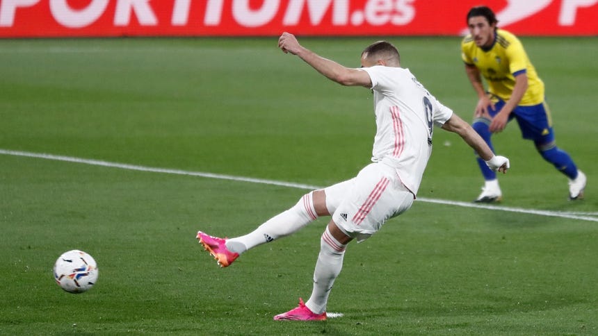 Ver GOL Karim Benzema, Real Madrid vs. Cádiz EN VIVO: penal de VAR ...