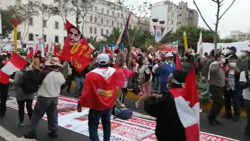 Elecciones 2021 | Simpatizantes de Pedro Castillo protestan en los ...