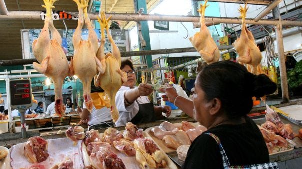 Actualmente el precio del pollo oscila entre S/ 9 y S/ 11 el kilo en los mercados minoristas.