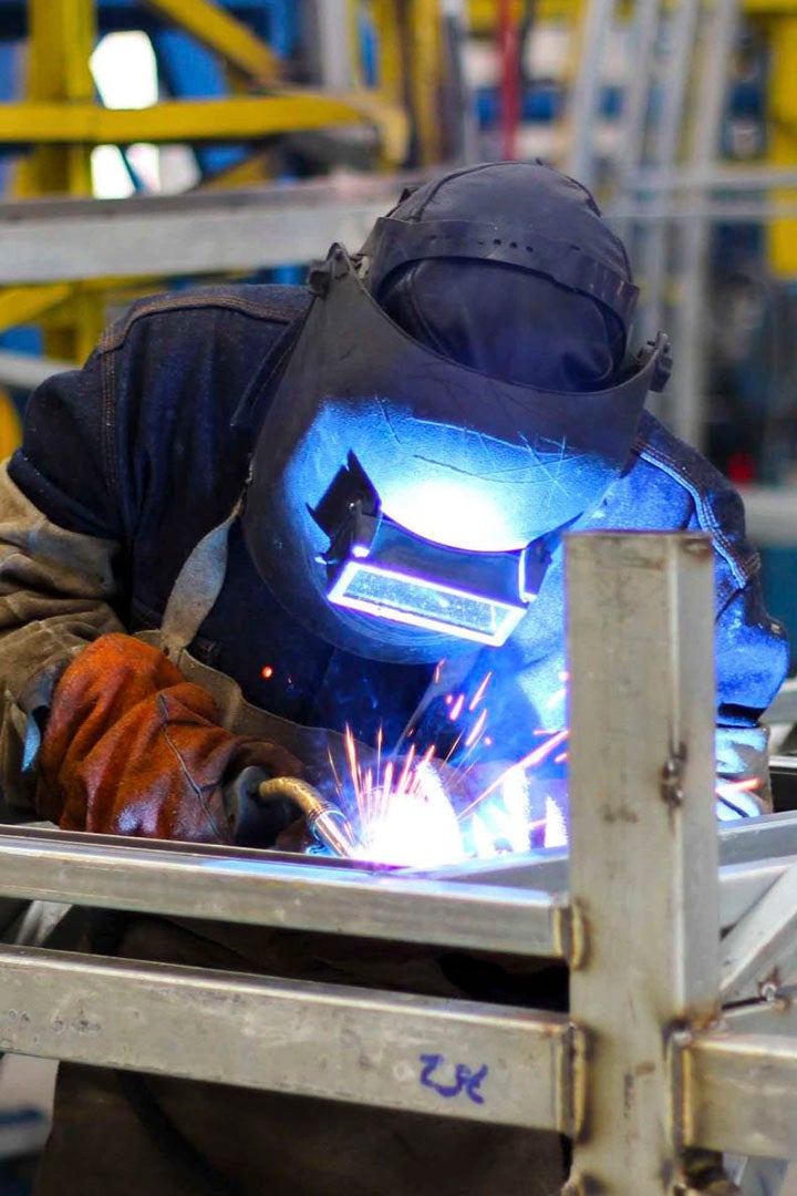 Empleo se acercó a niveles prepandemia al cierre del 2021