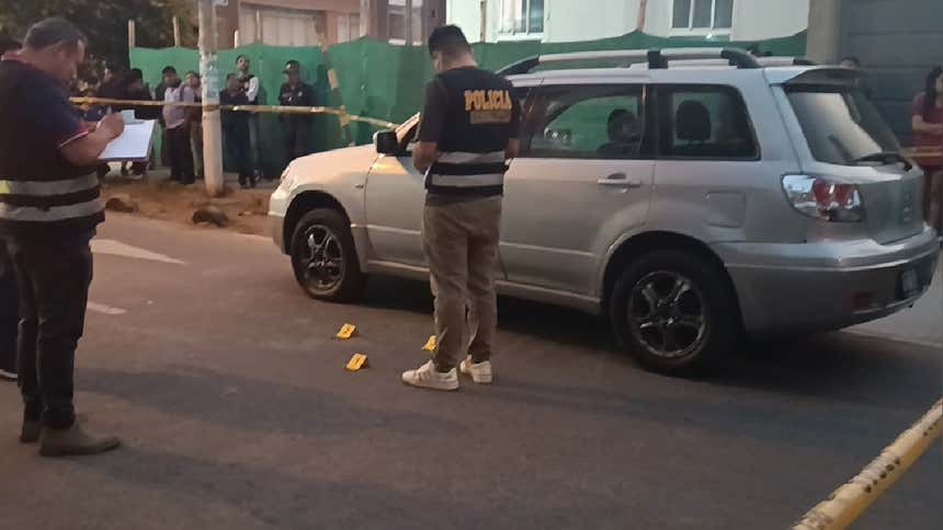 La Libertad: hombre es asesinado a balazos en el interior de su vehículo