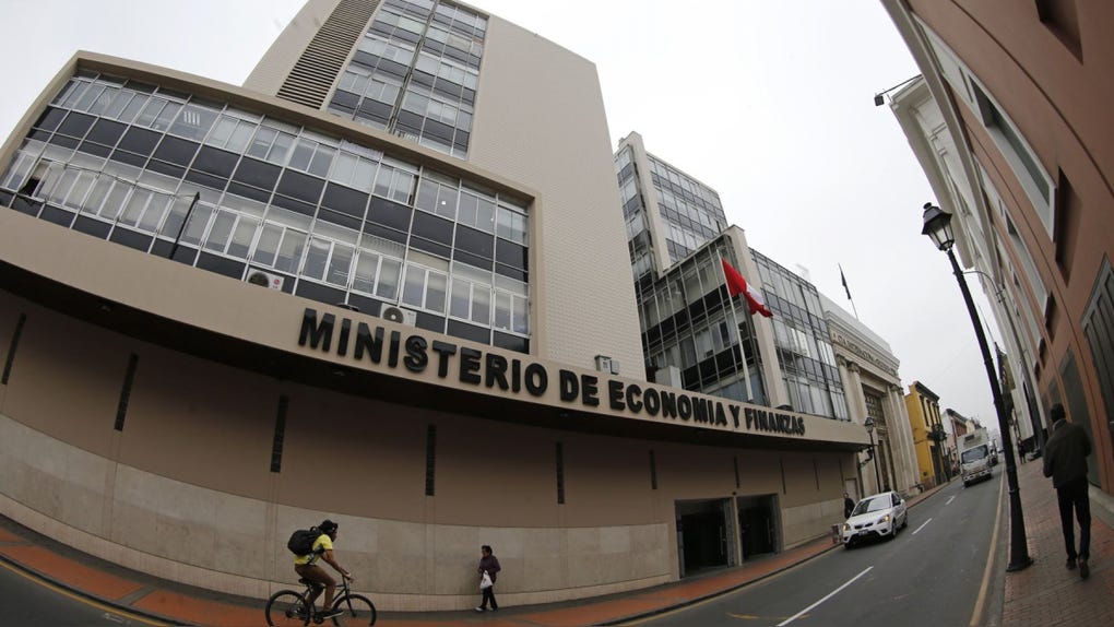 El MEF y el Consejo Fiscal se encuentran en una controversia por el regla del déficit fiscal