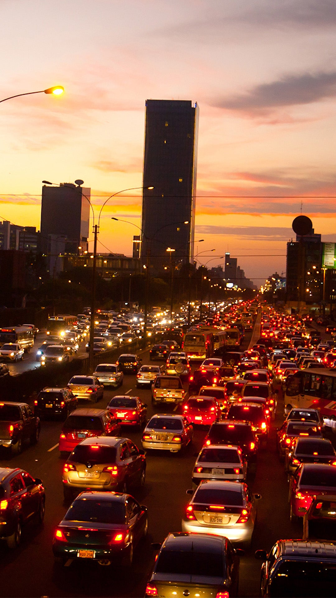 Lima tiene el peor tráfico por falta de educación vial y retraso tecnológico