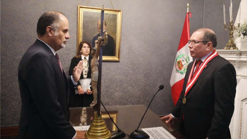 César Aguilar juró como nuevo Contralor General de la República