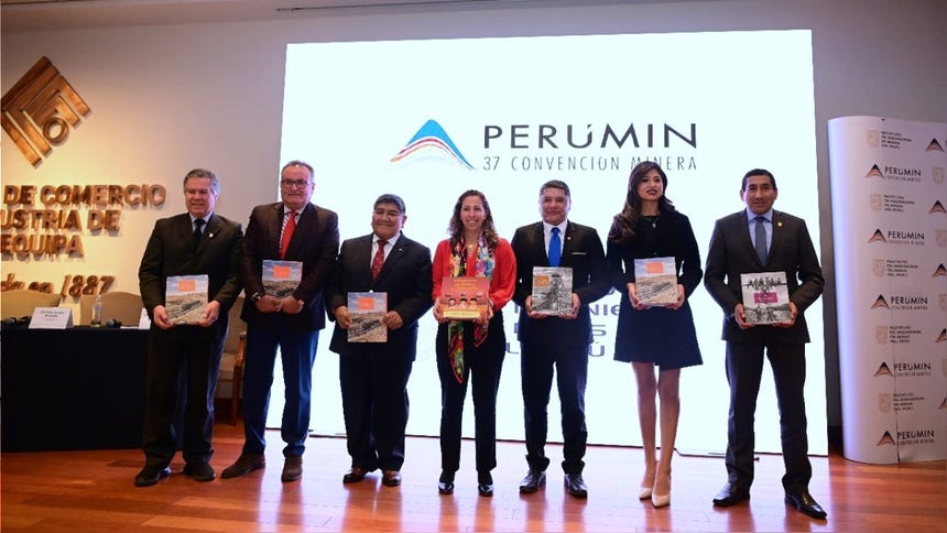 Conferencia de prensa contó con la presencia del ministro Rómulo Mucho y el alcalde provincial Victor Hugo Rivera, además de las autoridades del IIMP y del Comité Organizador. 