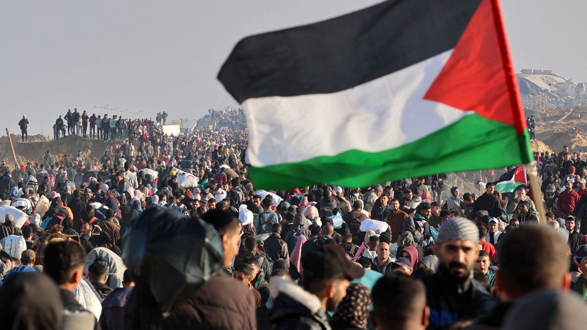 El masivo retorno de palestinos desplazados al norte de Gaza en ...